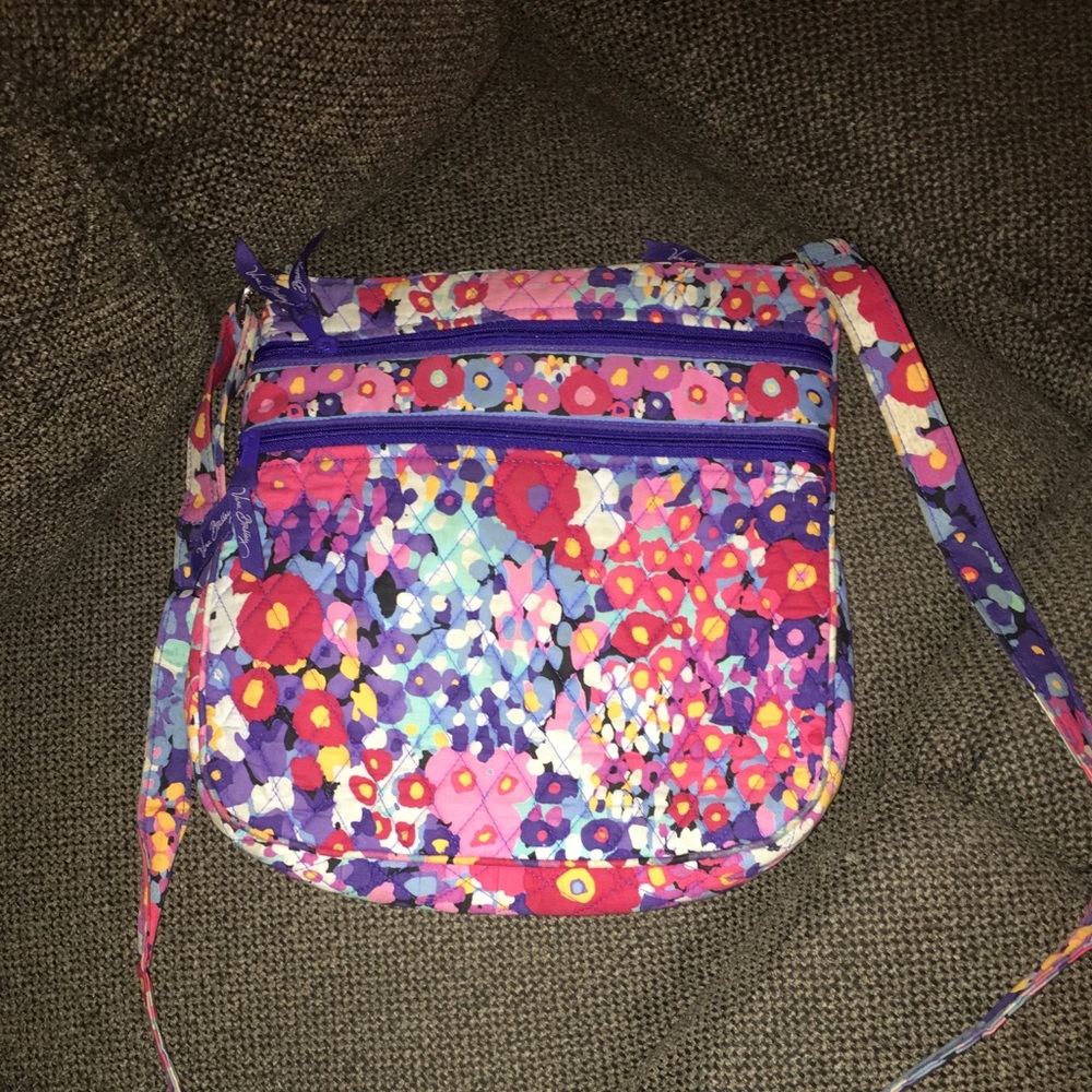 Vera Bradley cross body bag. Brand new condition!